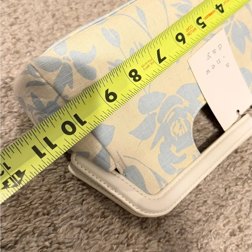A New Day Floral Cutout Handle Tote - Cream & Light Blue